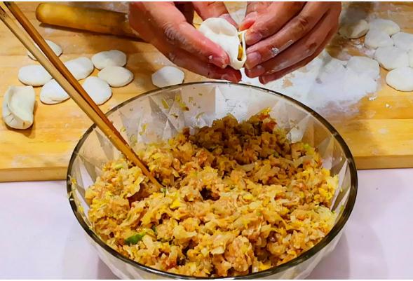 包饺子的酸菜是什么样的