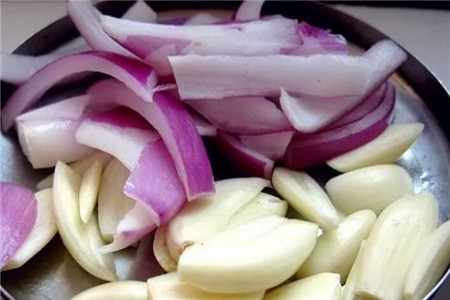 洋葱水养花的功效与作用