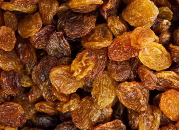 吃葡萄干能降血压吗吃葡萄干有什么副作用(吃葡萄干能升血压吗)