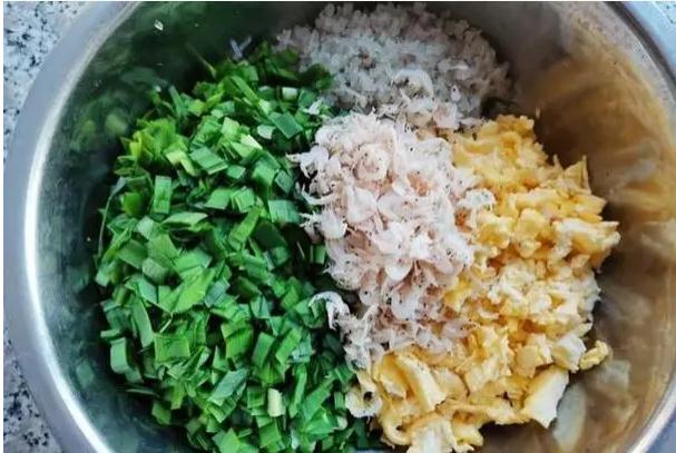 三鲜饺子馅是哪三鲜韭菜三鲜饺子怎么做最正宗(三鲜馅和韭菜馅有什么不同)