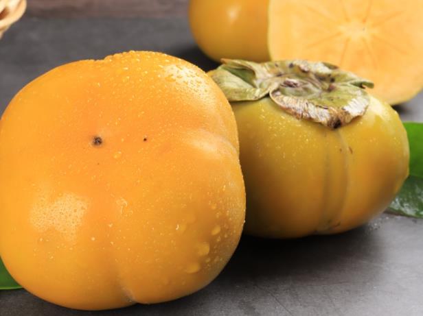 脆柿是没熟的柿子吗青柿子能做脆柿子吗(脆柿子青的怎么催熟)