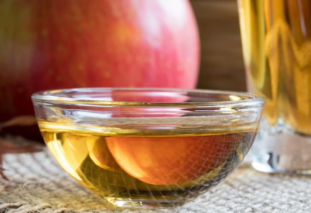 喝苹果醋可以解酒吗喝酒吐了能喝苹果醋吗(酒喝多了苹果醋能解酒吗)