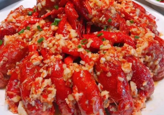 小龙虾青的好还是红的好小龙虾青的贵还是红的贵(小龙虾青色和红色哪个好)