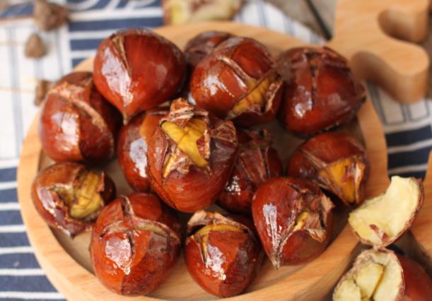 板栗炖鸡可以放红枣吗补气养血美容养颜增强体质(板栗煲鸡可以放红枣和枸杞吗)