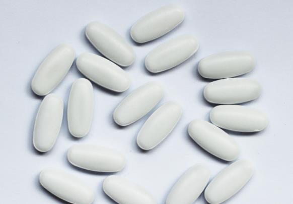 钙片什么时候吃好为什么要晚上吃钙片(钙片什么时候吃什么时候时间吃最合适)