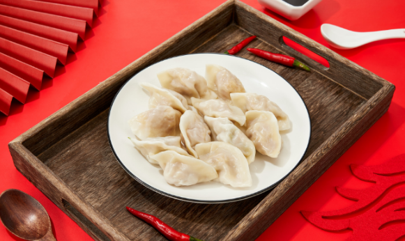 冬至吃饺子还是前一天吃饺子冬至的前一天吃饺子还是冬至当天吃饺子(立冬吃饺子吗)