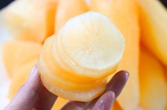 雪莲果可以和火龙果一起吃吗?