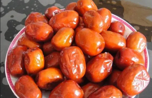 醉枣做出来是不是红色的醉枣为什么不红(醉枣有酒精吗)