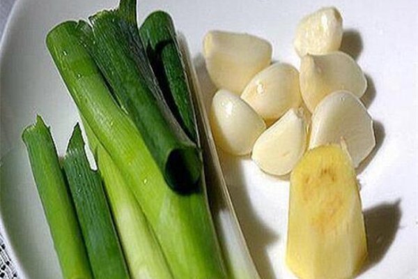 新鲜的“葱姜蒜”没几天就变干3个方法让它们保持新鲜！(葱姜蒜怎么储藏)