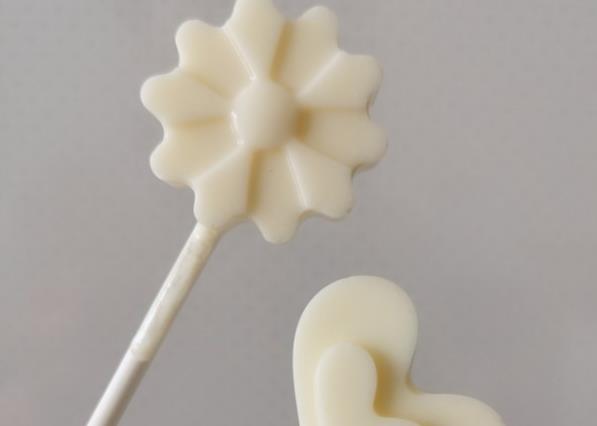 奶酪棒化了还能吃吗奶酪棒拆开有水怎么回事(奶酪棒怎么结块了)