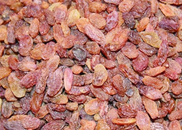 葡萄干粘了还能吃吗葡萄干能放多长时间(葡萄干发粘是陈年的吗)