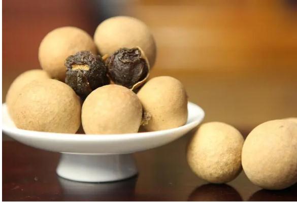 桂圆干是颜色深的好还是浅的好