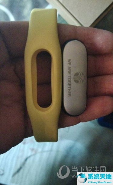 小米手环装入腕带技巧(小米手环怎么装进去)