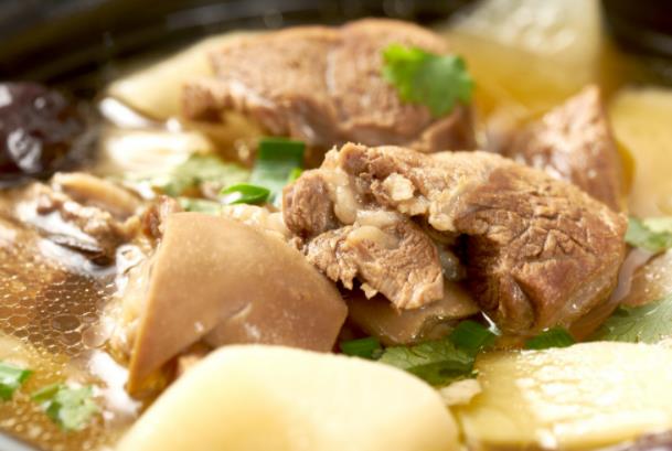 喝羊肉汤补气血吗吃羊肉补气血多久见效(喝羊肉汤能补肾吗)
