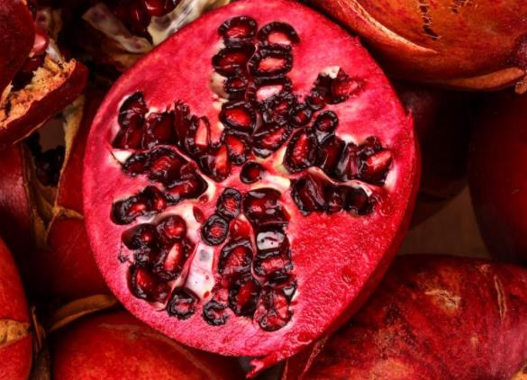 软籽石榴孕妇可以吃吗吃石榴有什么好处(孕妇吃软籽石榴的功效与作用)