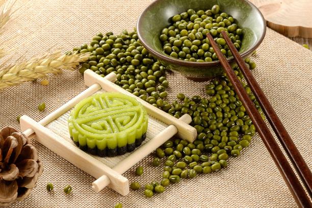 绿豆糕放冰箱冷藏好吗绿豆糕可以放多久(绿豆糕在冰箱里能放多久)