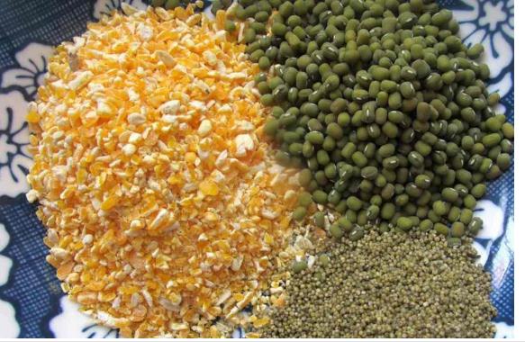 玉米和绿豆可以一起煮吗玉米可以和海鲜一起吃吗(玉米与绿豆能一起吃吗)