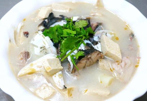 鱼头豆腐汤用大火炖还是小火炖