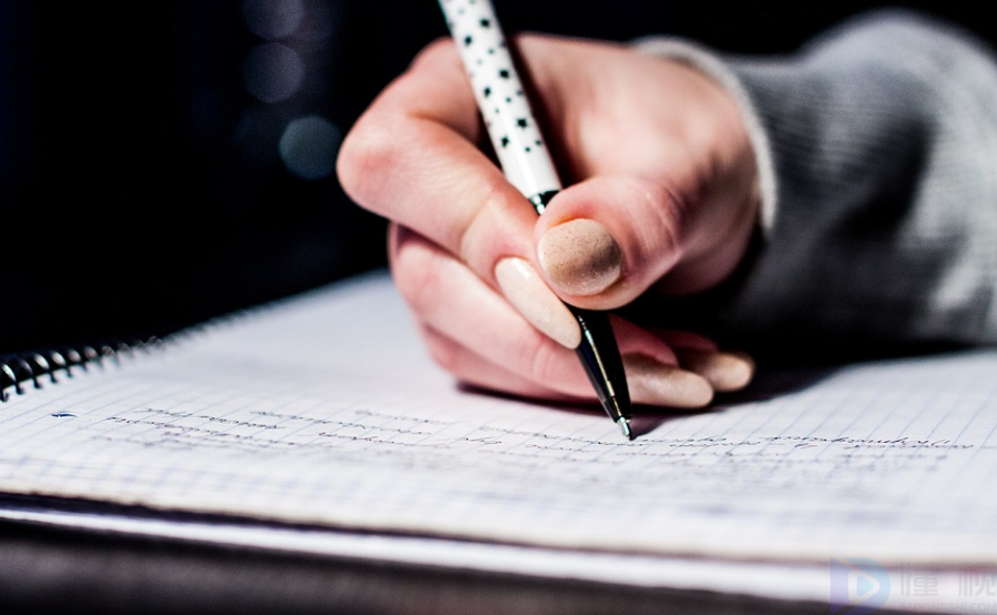 初中照片里的故事话题作文范文(照片里的故事(初中时期))