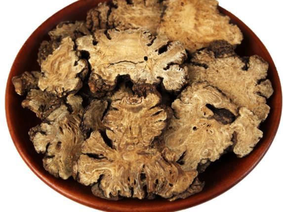 川芎不能和什么一起吃山茱萸狼毒硝石滑石黄连黎芦等(川芎不能和什么中药一起配伍)