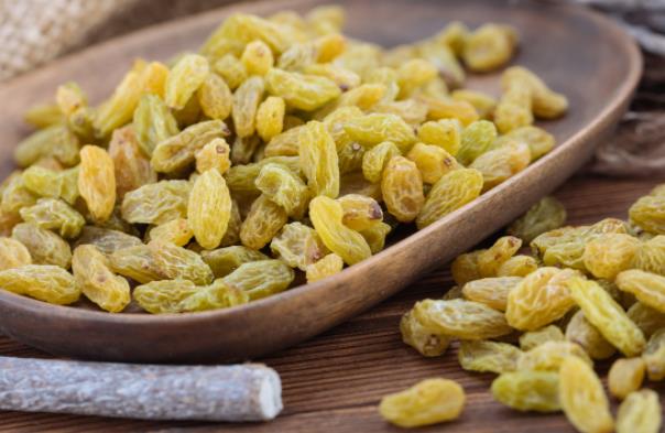 月经期可以吃葡萄干吗葡萄干有什么营养价值(月经期间能吃葡萄干)