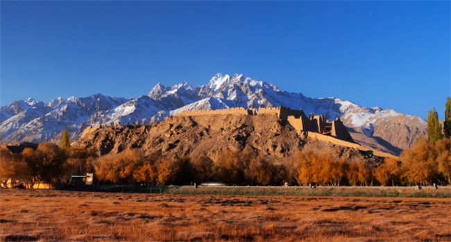 ​帕米尔高原在哪帕米尔高原中国占多少(当灿烂的太阳跳出东海的碧波帕米尔高原依然是群星闪烁)