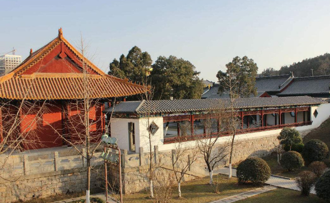 杨维桢的宫词竹枝词和古乐府在元末极为流行世称