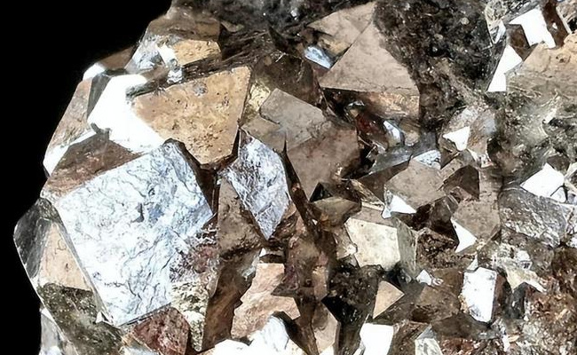 ​以产地命名又一新矿物被中国科学家发现了吗(原产地写国家还是写地区)