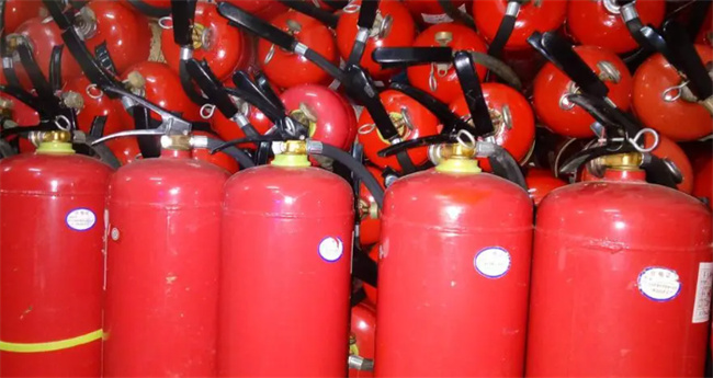 灭火器的种类常用灭火器有哪三种(常用灭火器分几种)