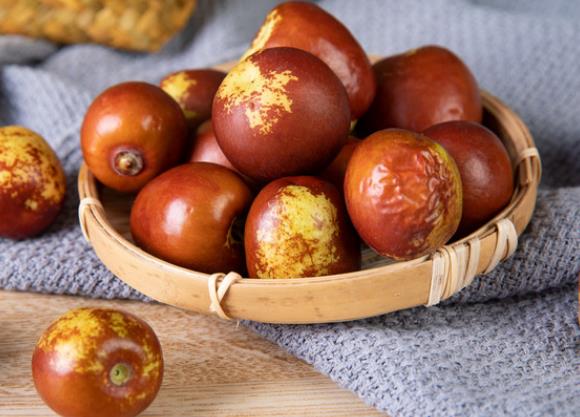 冬枣吃多少合适冬枣可以天天吃吗(冬枣一次吃多少为宜)