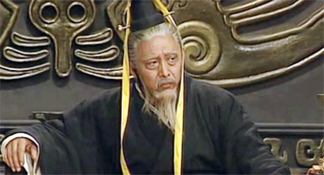 秦穆公称霸的故事简历