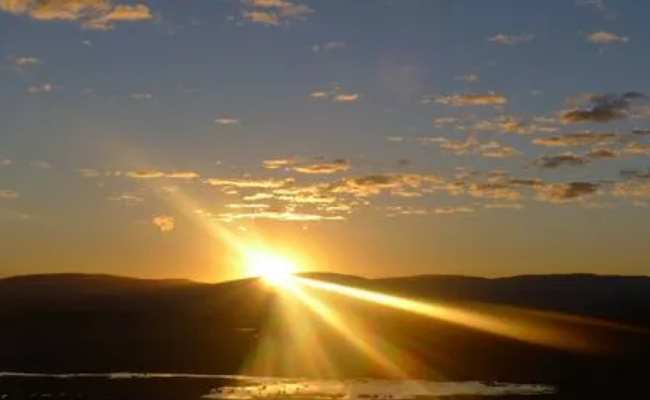 ​日出为什么不是真正的太阳日落看到的是不是真正的太阳(我曾经捡到过一束光)