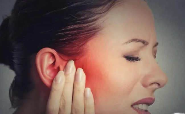 ​耳朵里面疼原因是什么耳朵里面疼怎么办(耳朵里面一跳一跳的疼是什么原因)