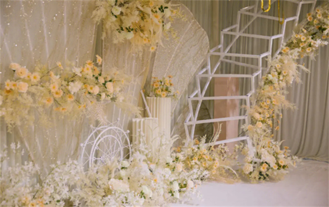 香槟色和米白色哪个颜色好看