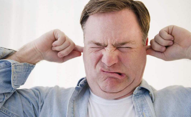 耳朵里面一跳一跳的疼是什么原因