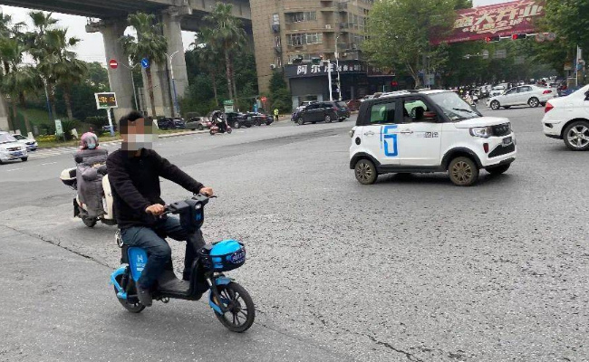 ​共享电动车未配置头盔出事故谁担责(共享电动自行车发生事故怎么索赔)