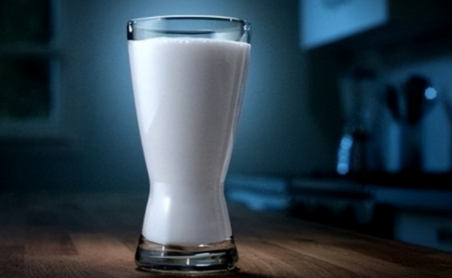 嗓子发炎身体发冷喝牛奶有好处吗