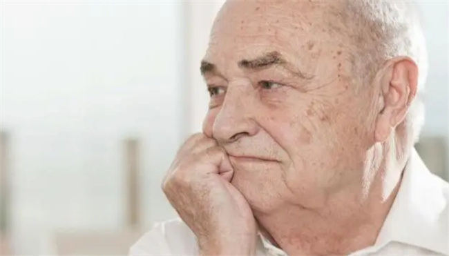 老年斑的形成原因与防治