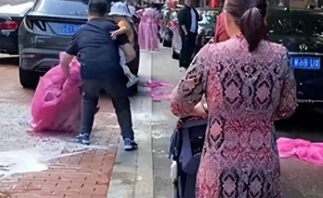 ​央媒：无底线婚闹是在犯罪要如何解决这一问题呢(​央媒:无底线婚闹是在犯罪要如何解决这一问题呢啊)