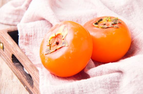 吃柿子会发胖吗柿子吃多了会怎样(吃柿子容易发胖吗?)