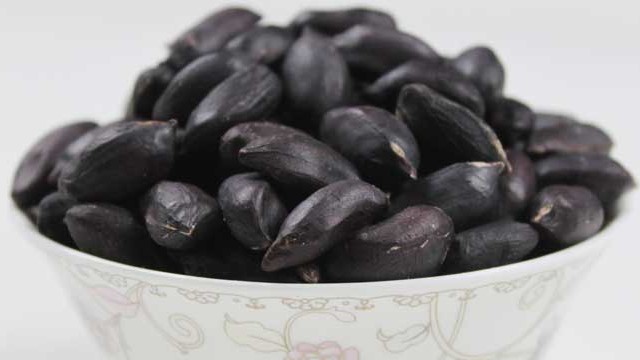黑花生的功效与作用(黑花生的功效与作用禁忌)