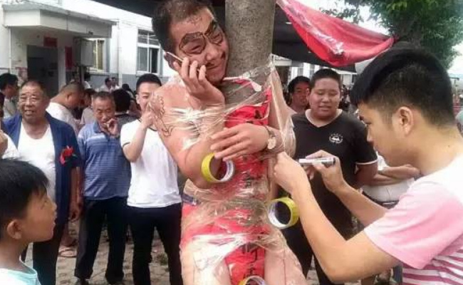 ​央媒:无底线婚闹是在犯罪要如何解决这一问题呢啊