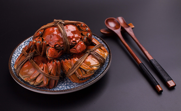 螃蟹和橙子同吃等于砒霜吗螃蟹和橙子一起吃会中毒吗(螃蟹和橙子能一起吃嘛)