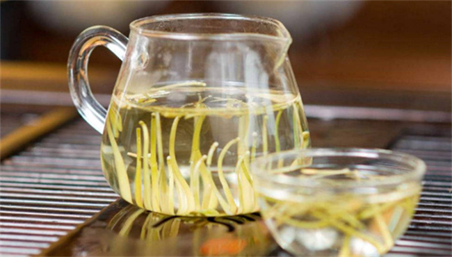 蜂蜜可以和金银花一起泡水喝吗