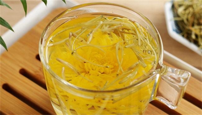 ​金银花有什么功效蜂蜜加金银花有什么功效(蜂蜜可以和金银花一起泡水喝吗)