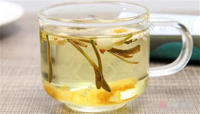 蜂蜜可以和金银花一起泡水喝吗