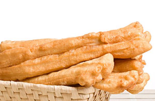 炸油条只放泡打粉行吗1斤油条面放几克泡打粉(炸油条一斤面加几克酵母)