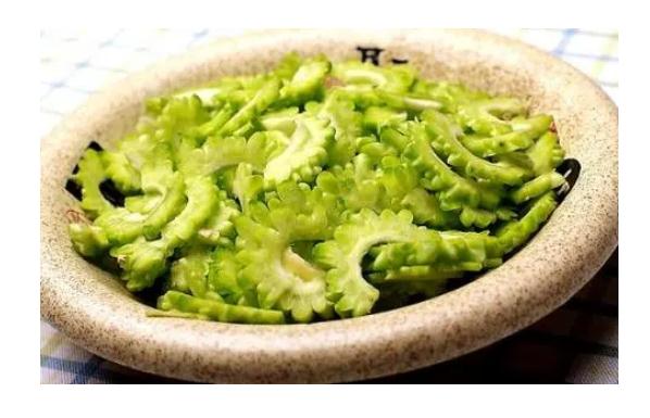 食用苦瓜有哪些功效与作用 苦瓜不宜与哪些食物同食(食用苦瓜有哪些功效与作用 苦瓜不宜与哪些食物同食有关)