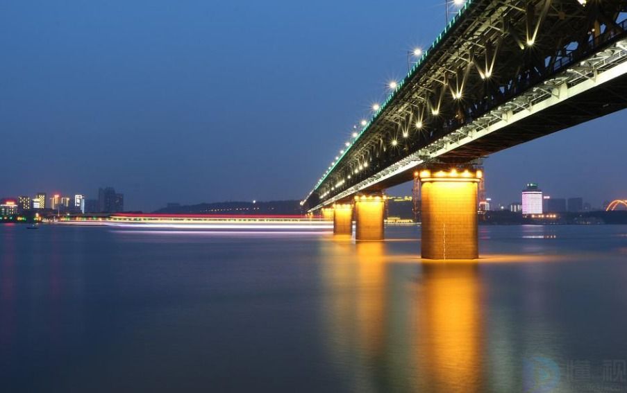 一桥飞架南北说的是哪个桥(一桥飞架南北是谁说的)