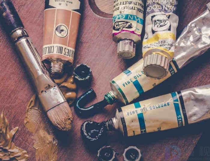 买美术颜料什么牌子好点